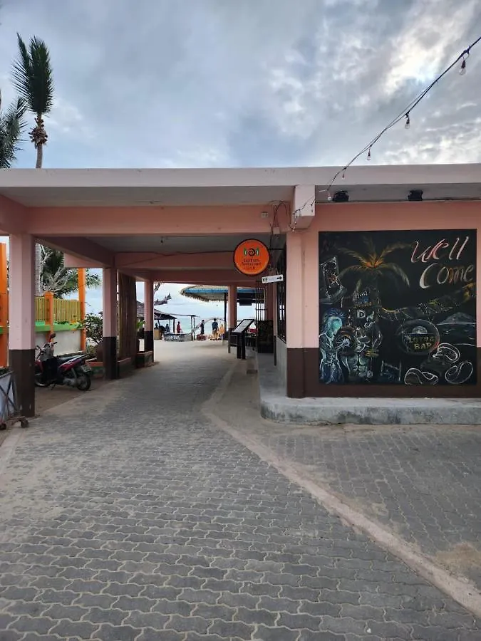 Lotus Party Hostel & Beach Bar Koh Tao