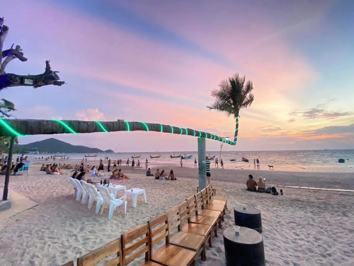 Lotus Party Hostel & Beach Bar Koh Tao