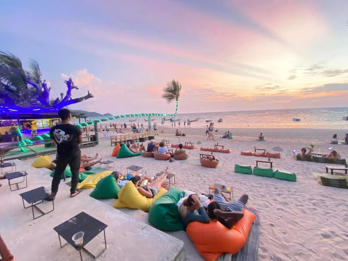 Lotus Party Hostel & Beach Bar Koh Tao Thailand