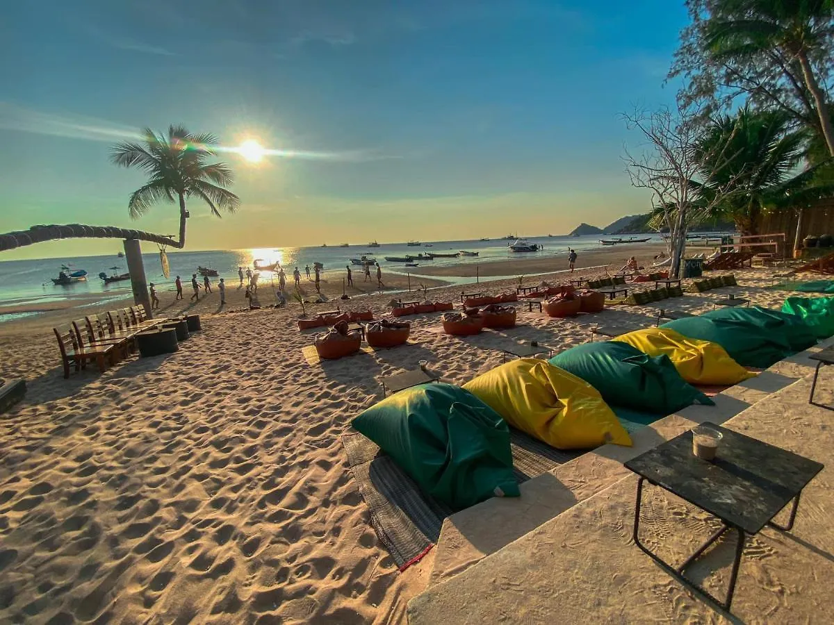 Lotus Party Hostel & Beach Bar Koh Tao Thailand
