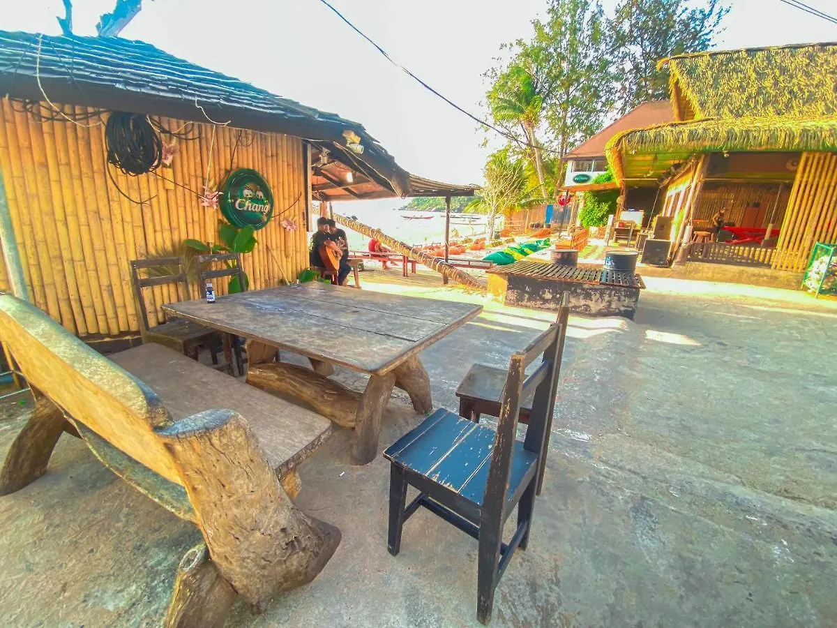Lotus Party Hostel & Beach Bar Koh Tao