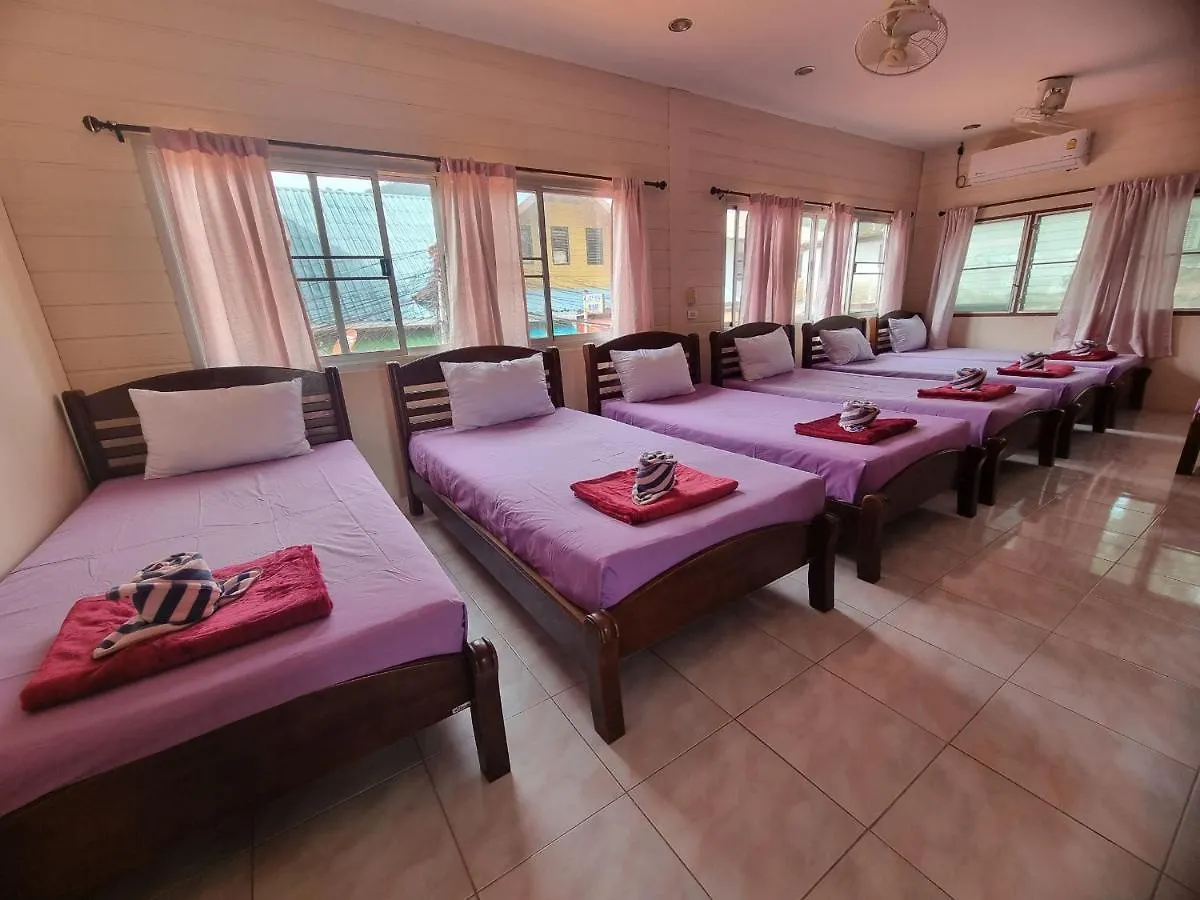 Lotus Party Hostel & Beach Bar Koh Tao