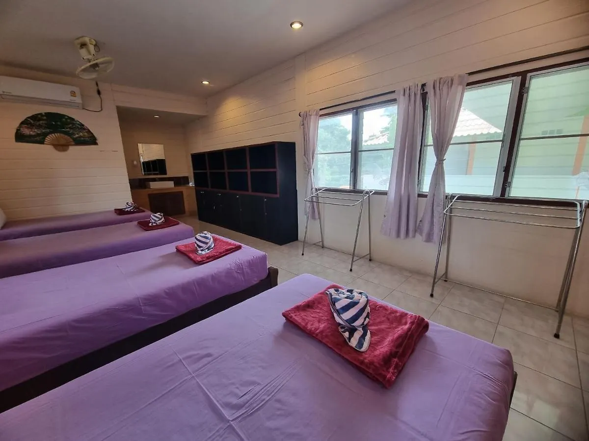 Lotus Party Hostel & Beach Bar Koh Tao
